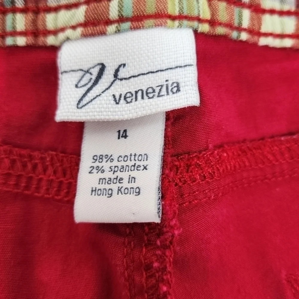 Venezia Women's Red Five‎ Pocket 15 Inch Inseam Shorts Size 14